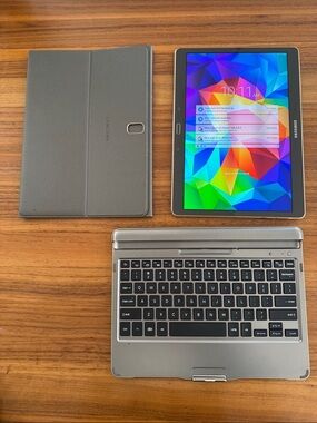 Samsung Galaxy Tablet S with Keyboard Case and protective cover model sm-t800